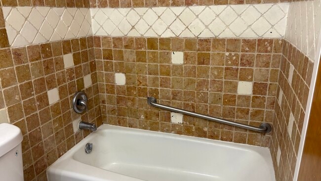 Building Photo - 9001 Golf Rd