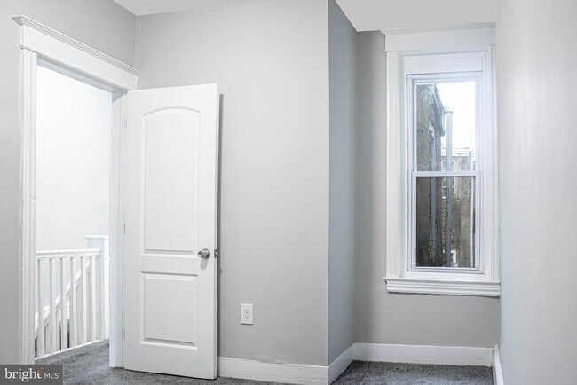 Building Photo - 2348 Moore St