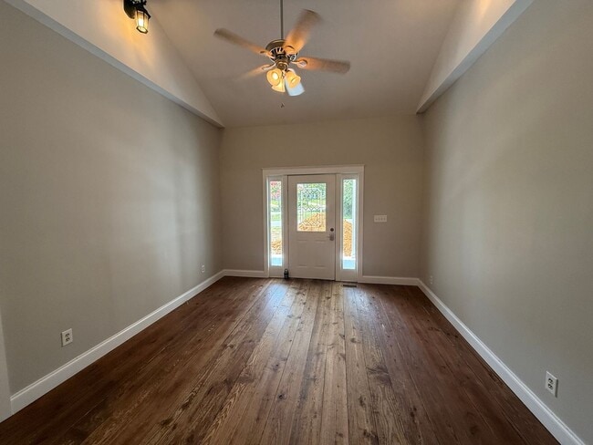 Building Photo - For Rent Davie County