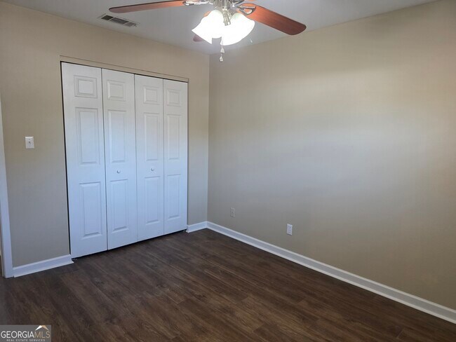 Building Photo - 312 W 5th St