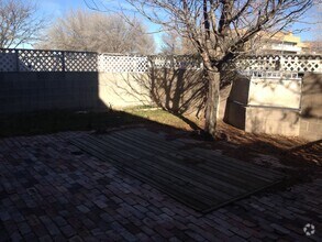 Building Photo - Two story townhouse with Space to enjoy life