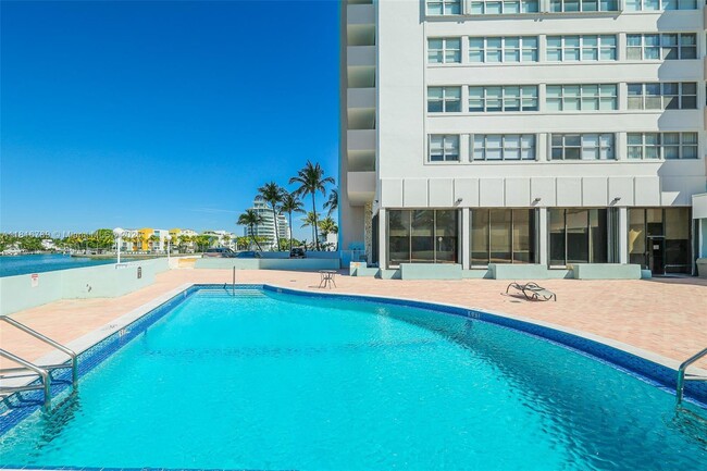 Building Photo - 5838 Collins Ave