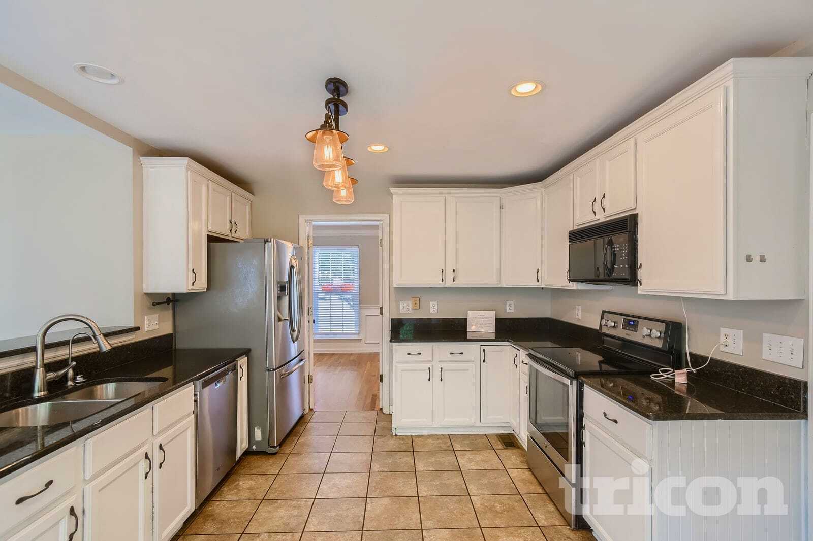 Building Photo - 2420 Amber Glen Dr