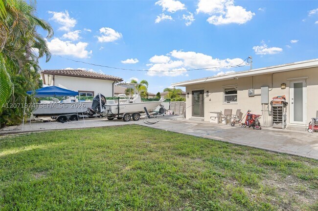 Building Photo - 3010 SW 103rd Pl