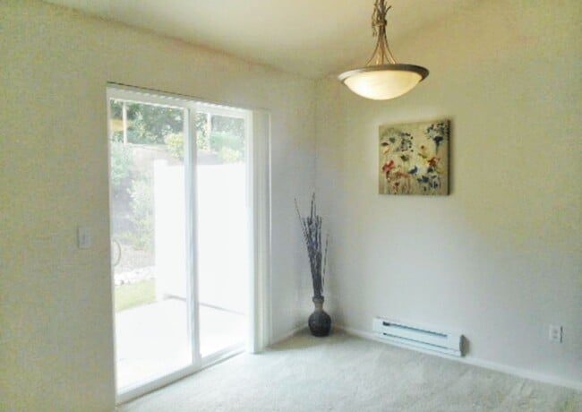 Building Photo - Amazing location with private yard space