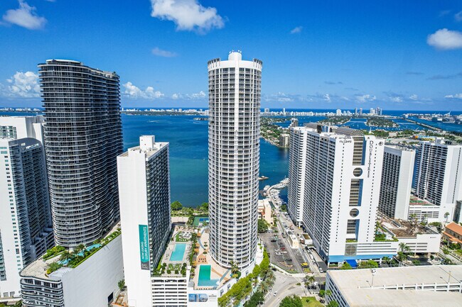 Building Photo - 1750 N Bayshore Dr