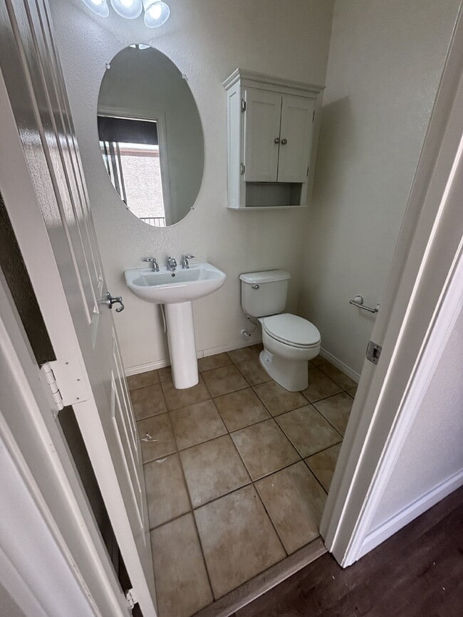 Building Photo - 3 Bed 3.5 Bath Summerlin