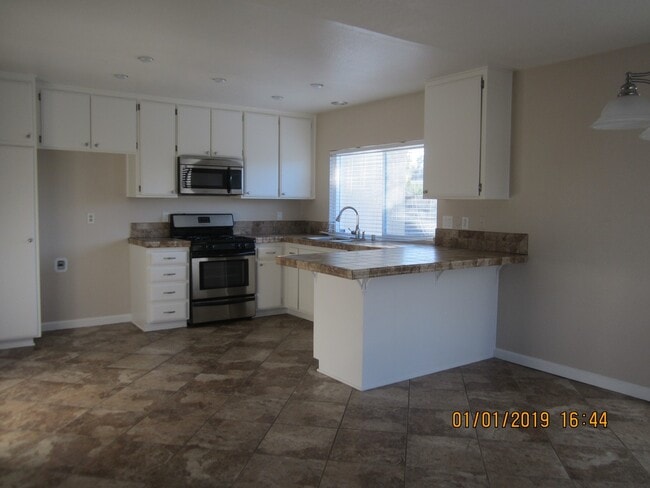 Building Photo - Immaculate 3 Bedroom With New Paint and Upgrades Throughout!