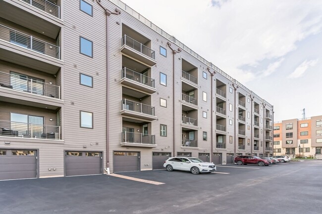 Building Photo - Stunning Carriage Home in the King of Prussia Town Center