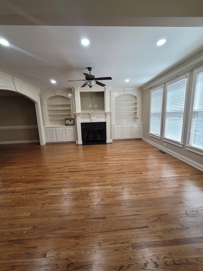 Building Photo - 340 Ridgemill View