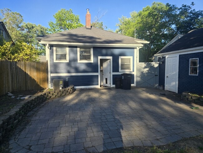 Building Photo - 916 Cherokee Ave