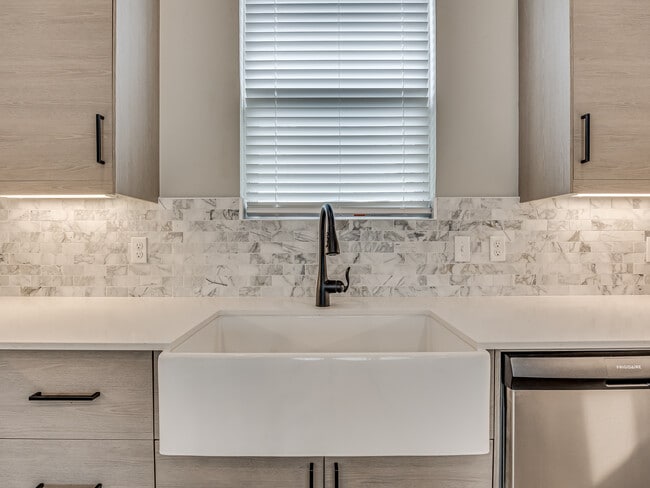 Building Photo - 13000 Maplewood Ave