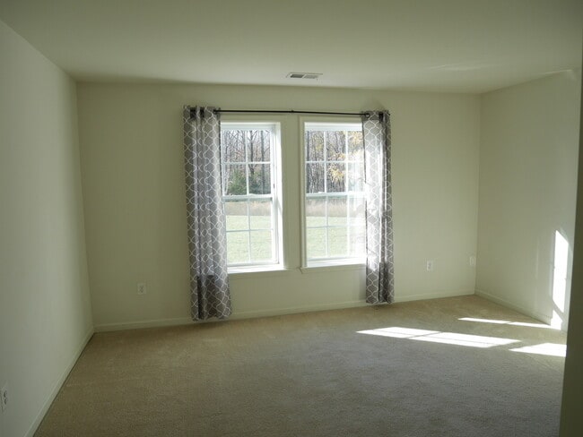 Building Photo - Gorgeous Townhome with 2 Car Garage locate...