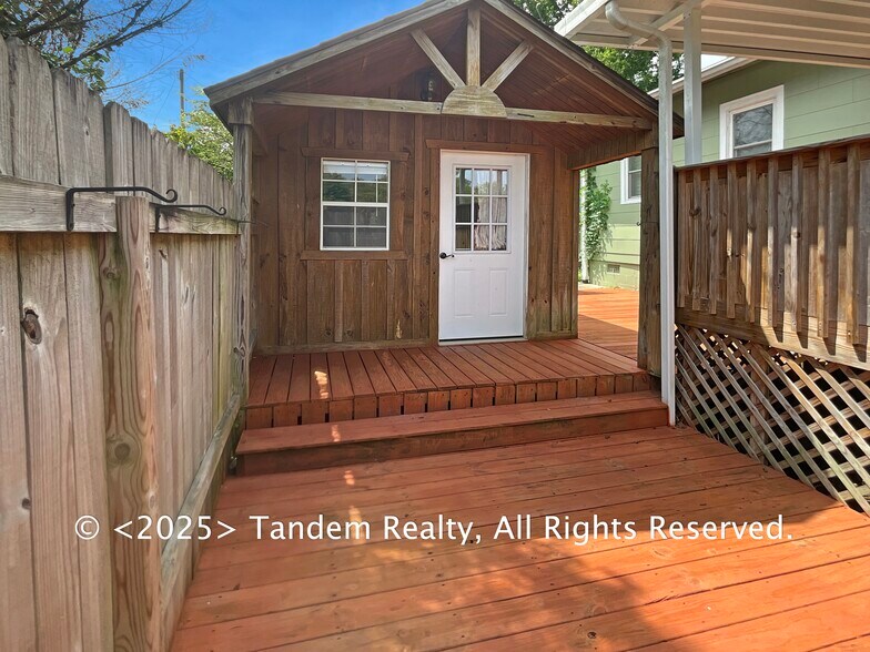 Building Photo - 401 Cleves St