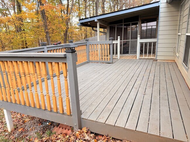 Building Photo - 1360 Avalon Dr