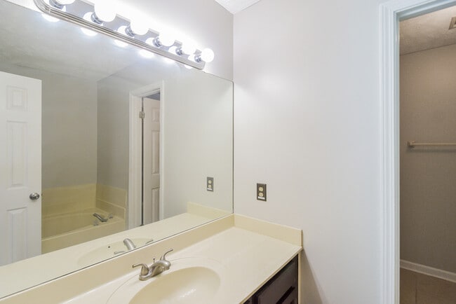 Building Photo - 8529 English Oak Loop