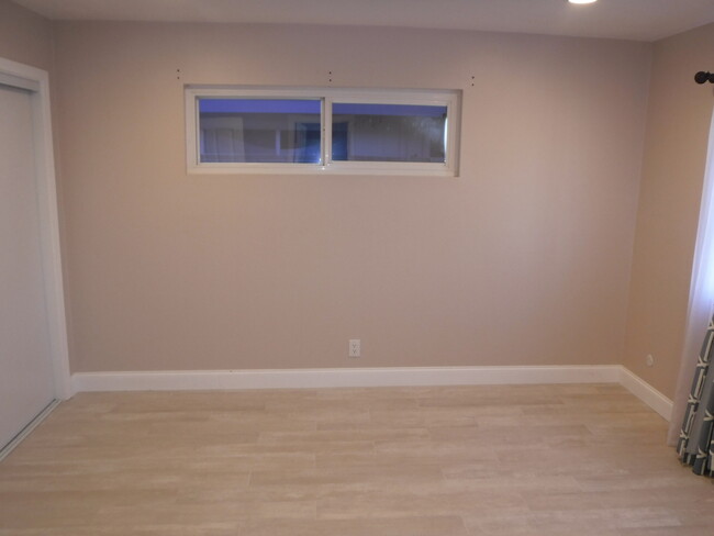 Building Photo - Single Story 3 Bedroom 2.5 Bath Home,