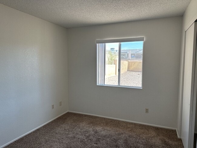 Building Photo - Unfurnished Full Time