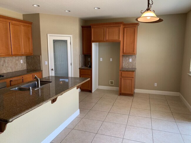 Building Photo - Single Story, Corner Lot in Brentwood!