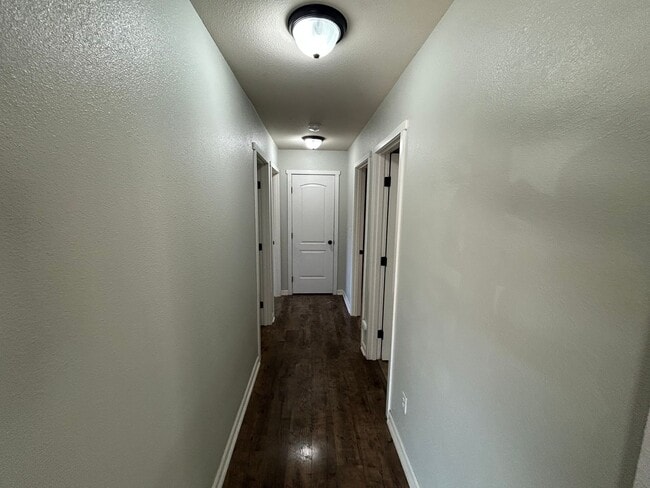Building Photo - Gorgeous 3 BD, 2 BA House with 1 Car garag...