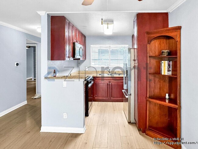 Building Photo - 5500 Owensmouth Ave