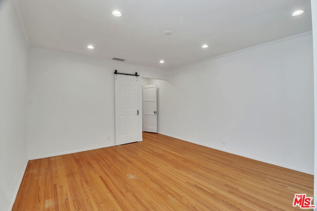 Building Photo - 1105 S Alfred St