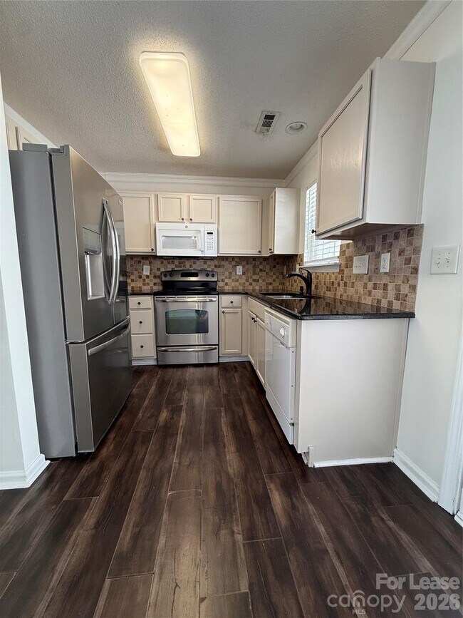 Building Photo - 109 Forester St