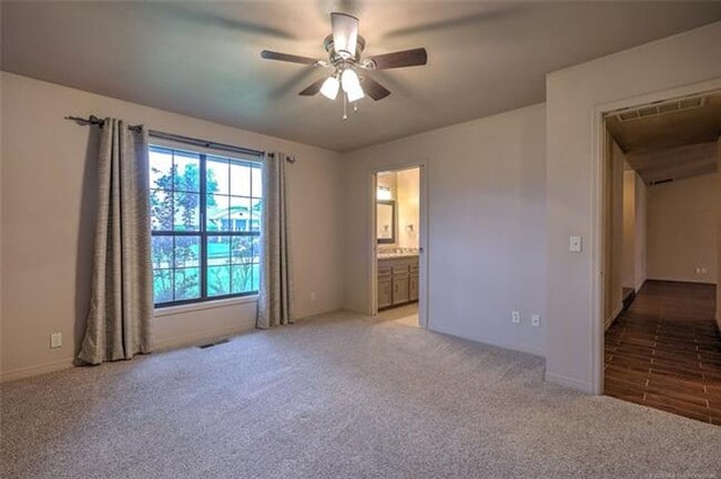 Building Photo - Beautifully updated modern ranch home in the heart of Jenks. Close to Jenks High School, Main Str...