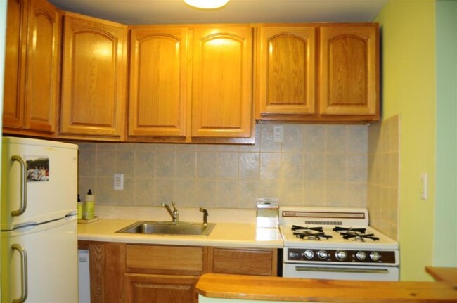 Building Photo - 0 bedroom in New York NY 10065
