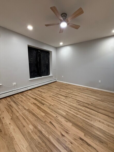 Building Photo - 982 Dumont Ave