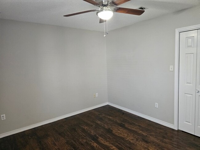 Building Photo - 204 N Cypress St