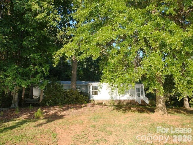 Building Photo - 447 Kemp Rd