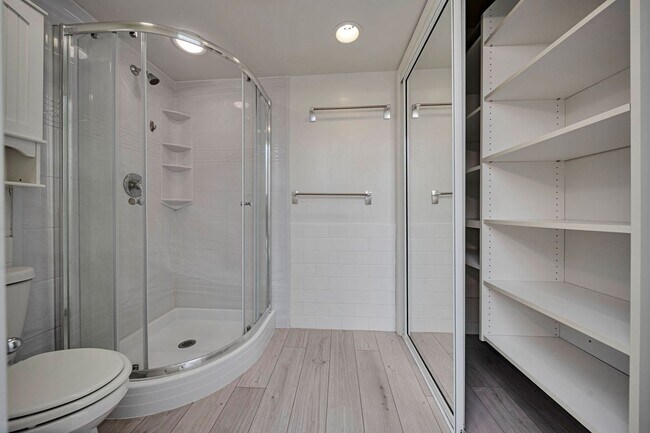 Building Photo - Ground Level 2 Bedroom 2 Bathroom Condo- Gated Murray Community