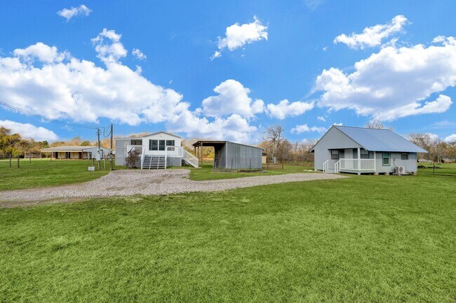 Building Photo - 5806 Hwy 35 Bypass