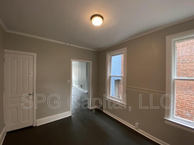 Building Photo - 116 Neater St