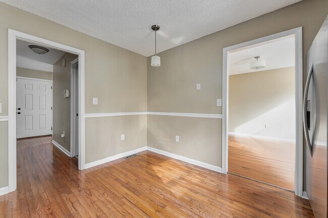 Building Photo - 127 Suffolk Dr