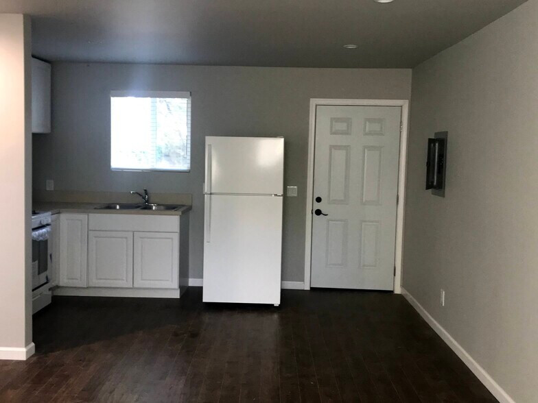 Entry - 19725 Hiawatha St