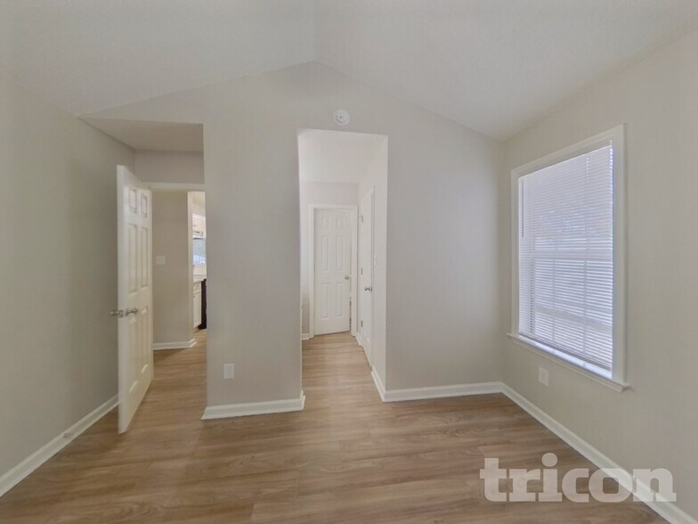 Building Photo - 217 Clear Springs Ct