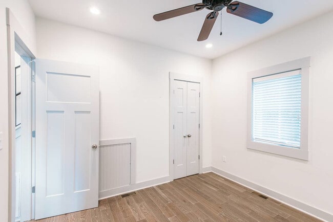 Building Photo - 10 Orrs