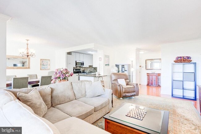 Building Photo - 307 Yoakum Pkwy