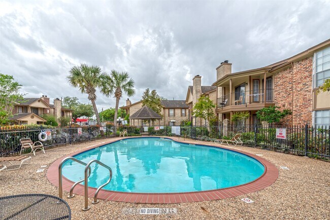 Building Photo - 2121 Hepburn St