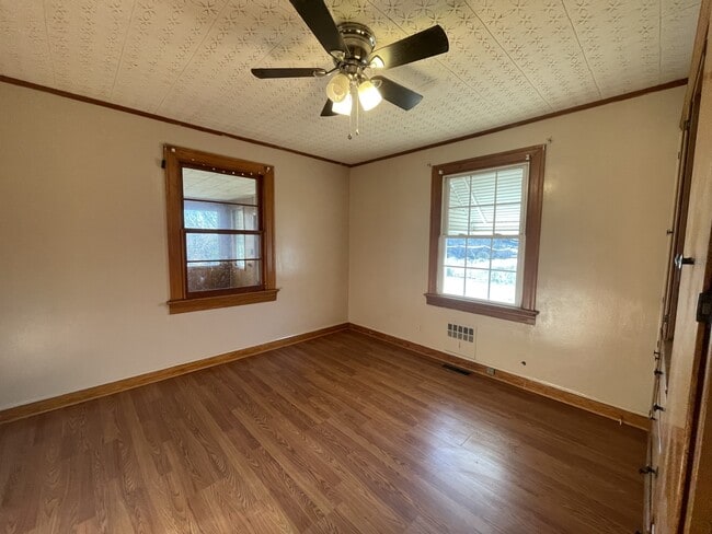 Building Photo - 270 Crescent Ln