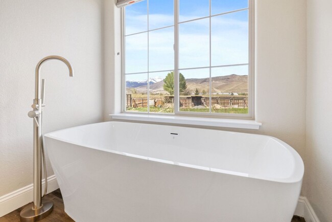 Building Photo - 5 Bedroom One of a Kind - Horse Property -...