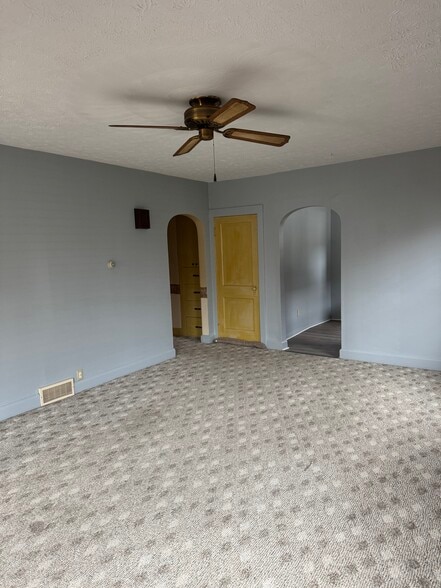 Building Photo - 2121 Cherry Ave