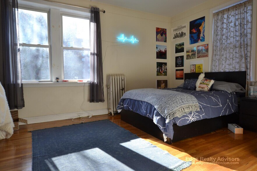 Building Photo - 68 Egmont St