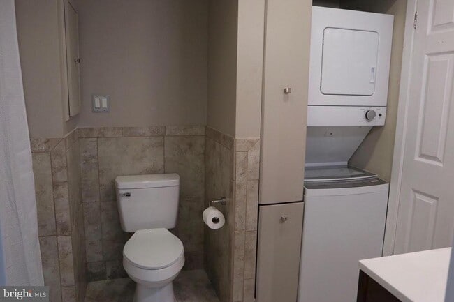 Building Photo - 702 Abbey Ct