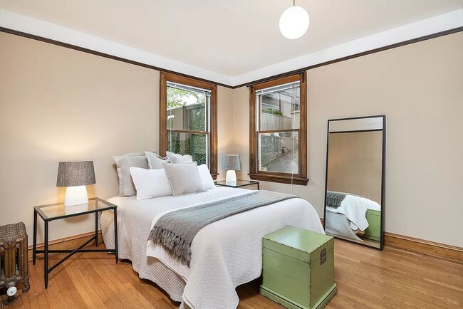 Building Photo - Modern appeal with original 1906 charm