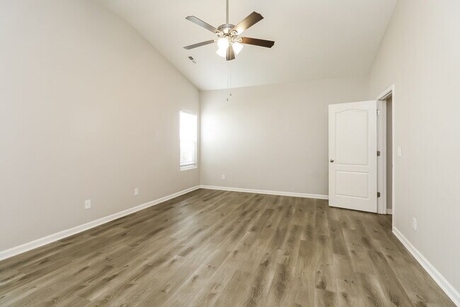 Building Photo - 2521 Meadow Crossing Dr