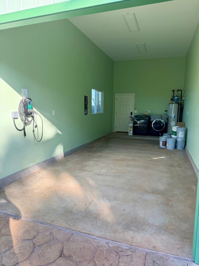 Building Photo - 1276 S Nahale Pl