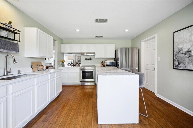 Building Photo - 1116 Collinwood W Dr